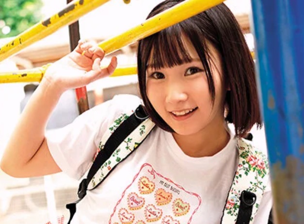 由良かな 画像 ちっぱい 貧乳